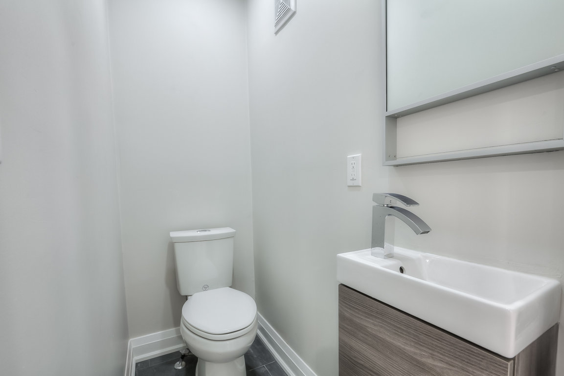 bathroom with toilette and vanity