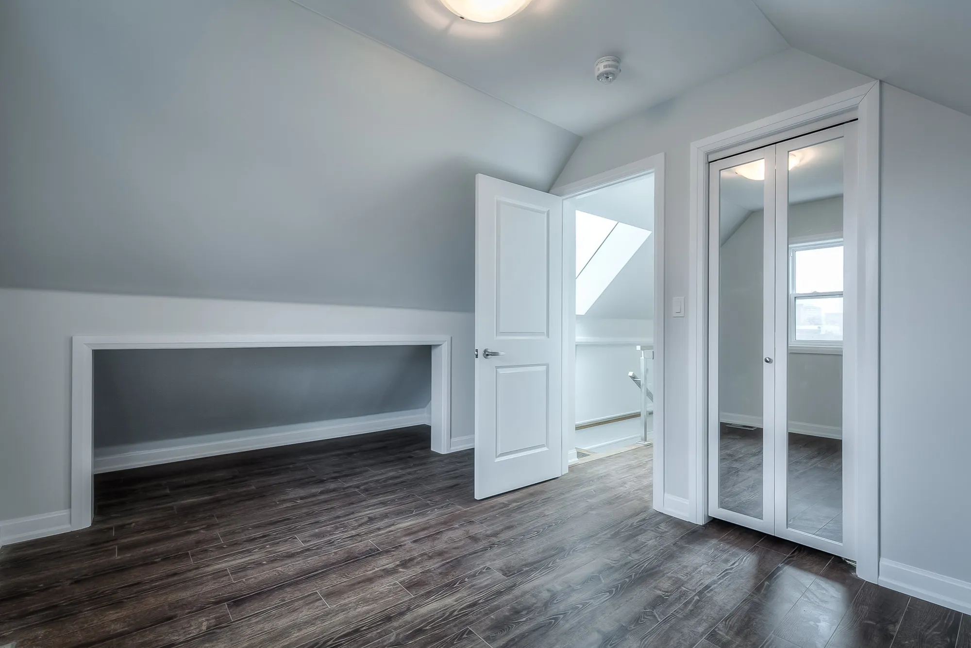 bedroom with storage cuby and closet